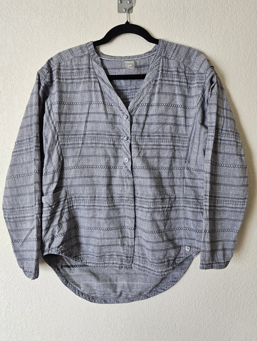 Mountain Hardware Women's Shirt Size Small